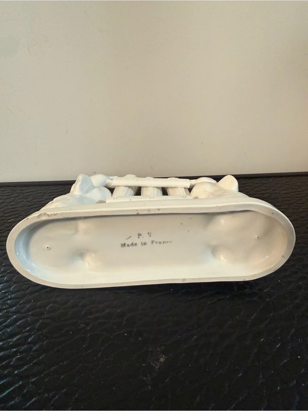 vintage ceramic toothbrush holder two ducks flanking a fence-like structure.
